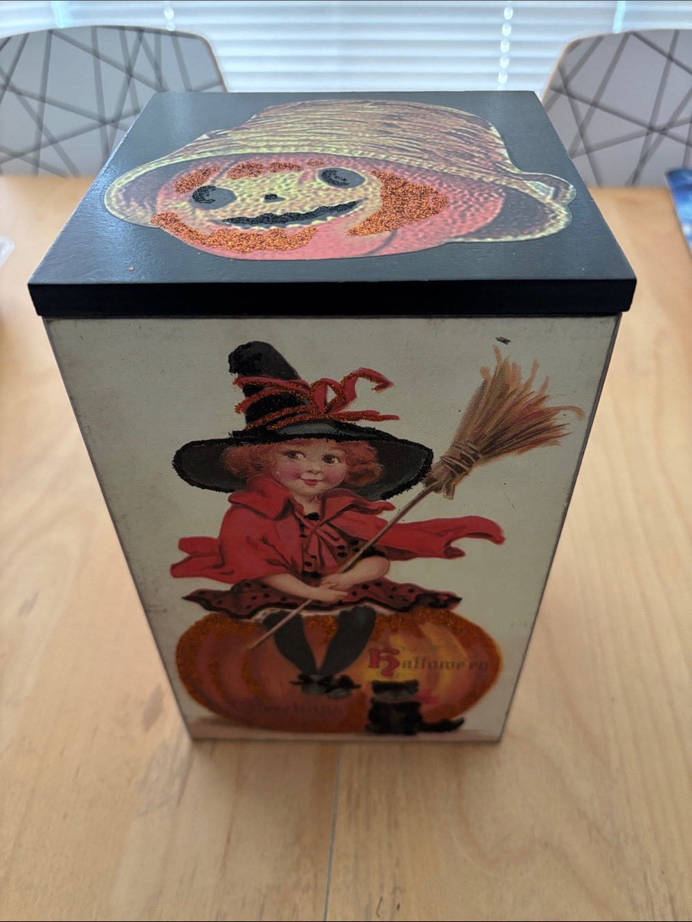 Classic Halloween box - Black & Red
